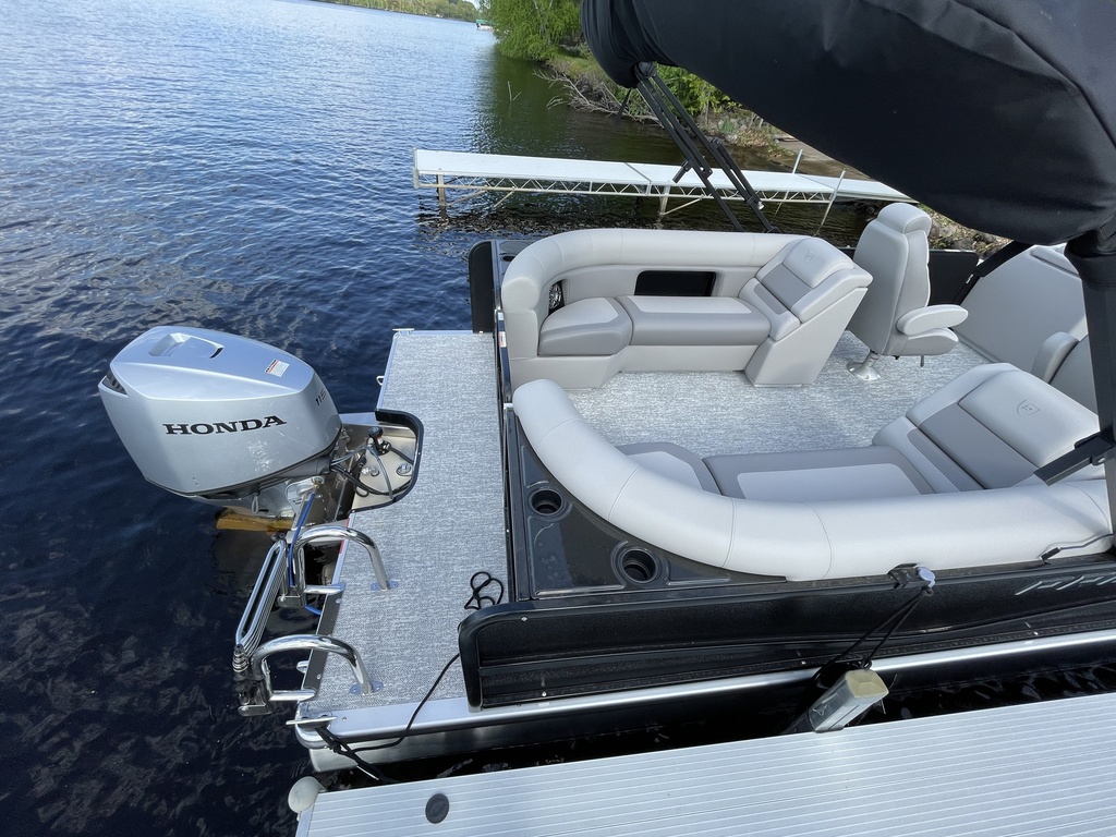 PONTOON - 12 PASSENGER GODFREY FISHING