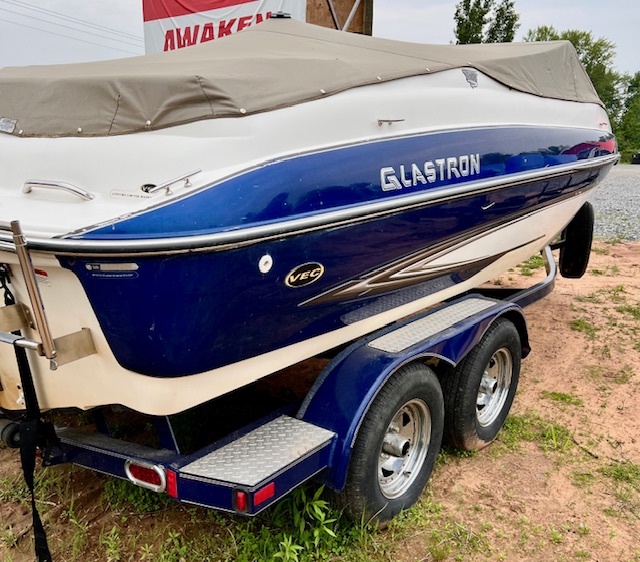 USED 2006 GLASTRON 