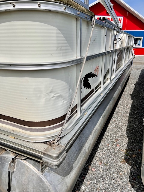USED 22' 1999 LOWE SUNCRUISER W/50HP MERC