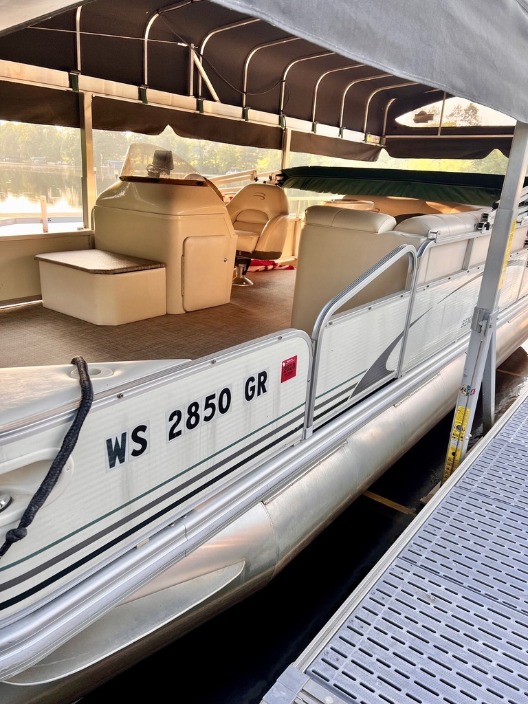 USED 2004 20' BENNINGTON W/60HP BIG FOOT MERC