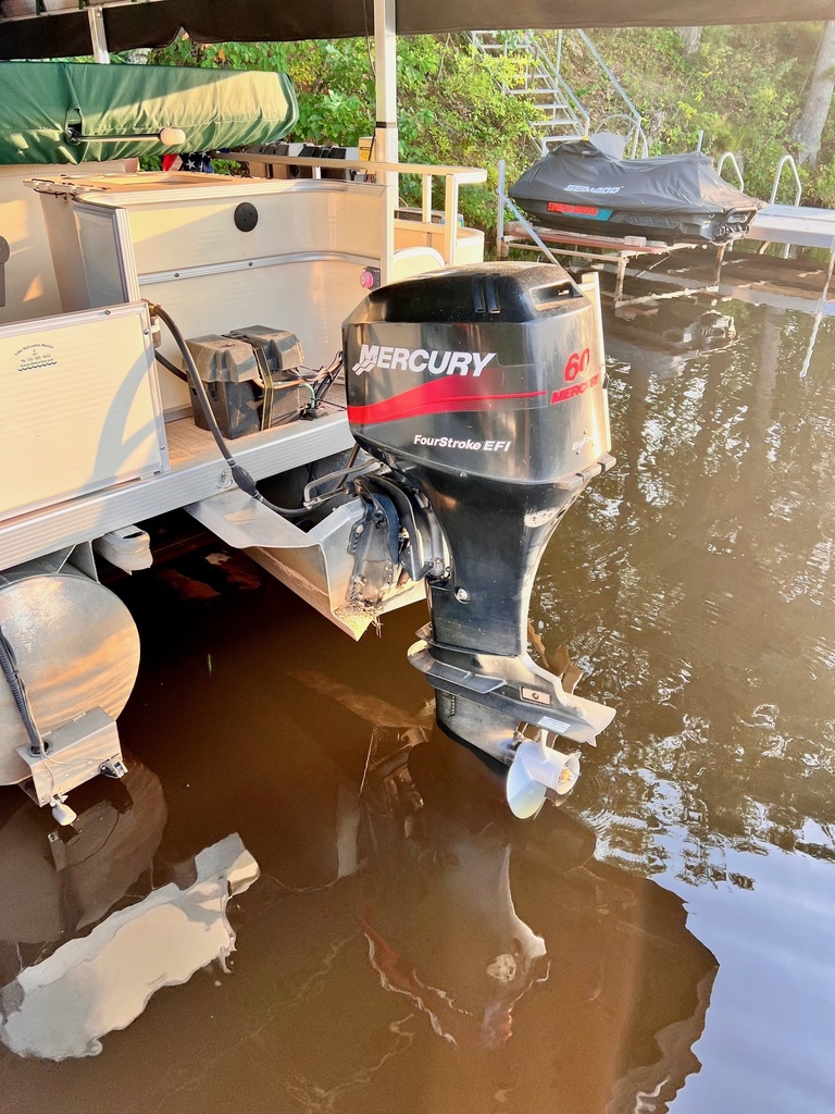 USED 2004 20' BENNINGTON W/60HP BIG FOOT MERC