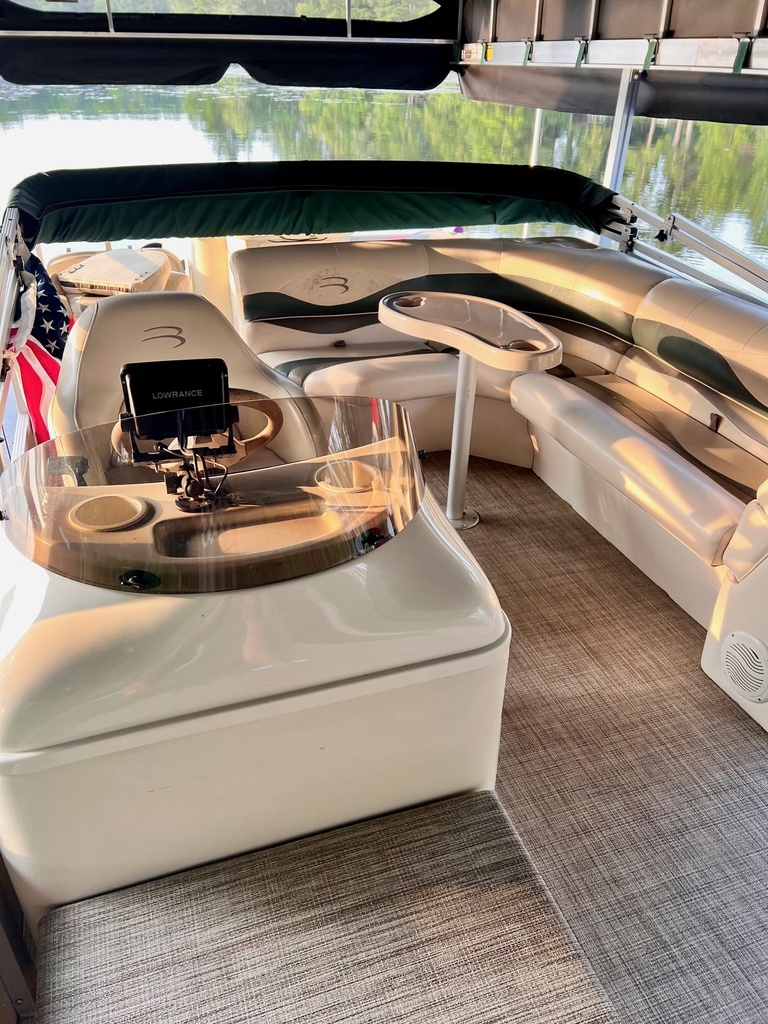 USED 2004 20' BENNINGTON W/60HP BIG FOOT MERC