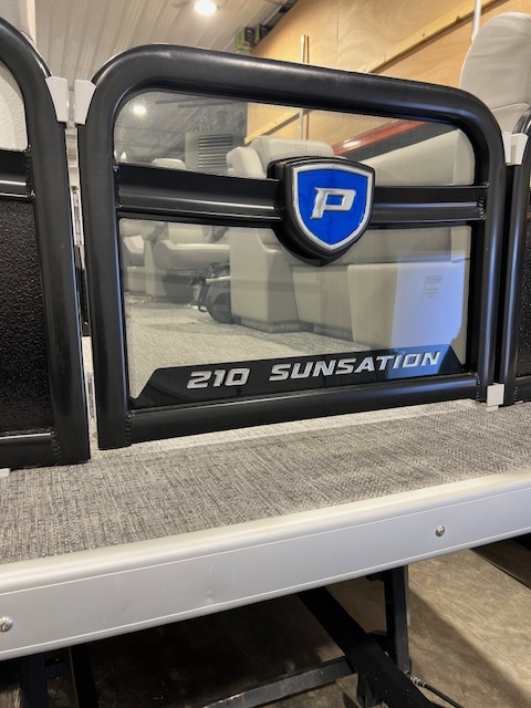 USED PREMIER SUNSATION 21' RF PONTOON W/ SEA-LEGS