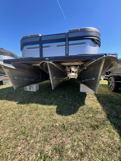 USED QWEST 2024 QWEST M-CLASS RTZ 24' TRITOON W/ 250HP HONDA 