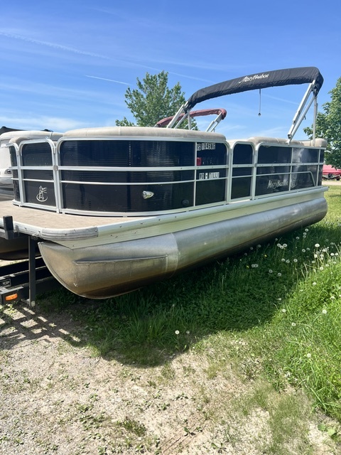 USED 2016 18' MISTY HARBOR W/50HP EVENRUDE E-TEC