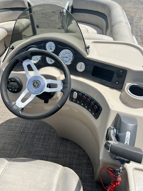 USED 2016 18' MISTY HARBOR W/50HP EVENRUDE E-TEC