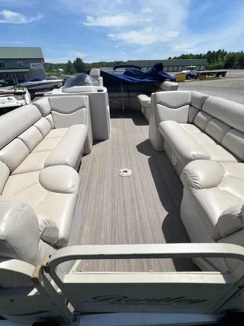 USED 2008 22' BENTLEY 223 PRESTIGE TRITOON W/150HP EVINRUDE