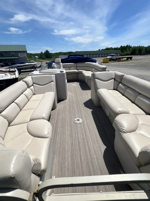 USED 2008 22' BENTLEY 223 PRESTIGE TRITOON W/150HP EVINRUDE