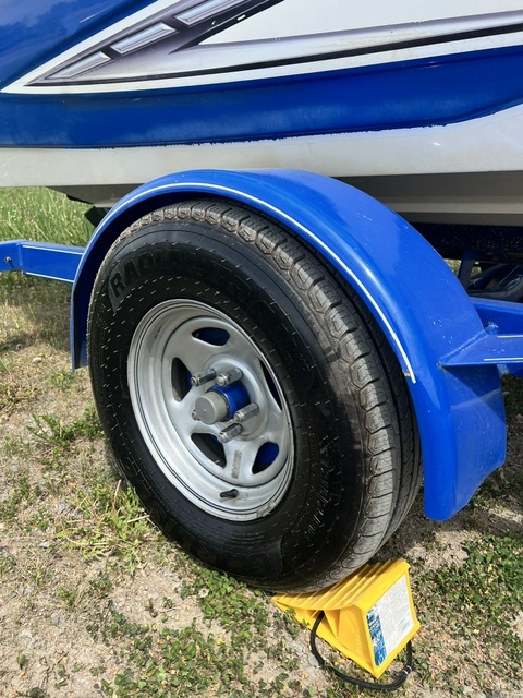 USED 17' 2011 GLASTRON MX 185 W/MERCRUISER