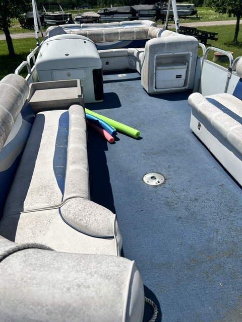 USED 24' WEERES PONTOON W/40HP EVINRUDE 2-SRTOKE
