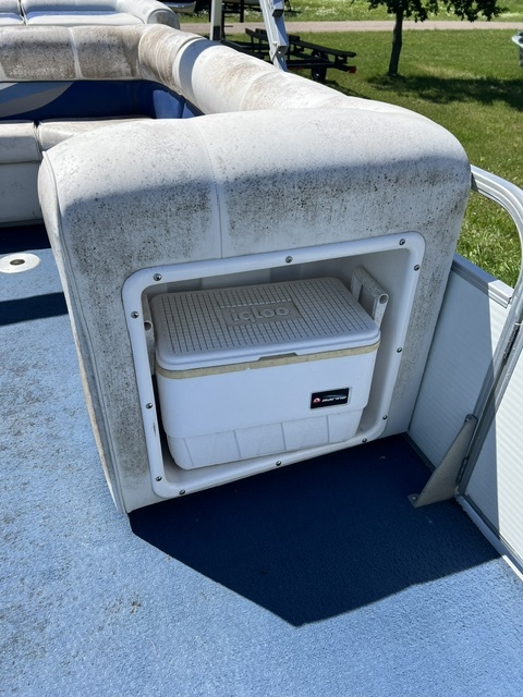 USED 24' WEERES PONTOON W/40HP EVINRUDE 2-SRTOKE