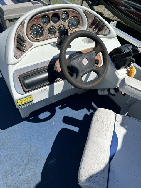 USED 24' WEERES PONTOON W/40HP EVINRUDE 2-SRTOKE
