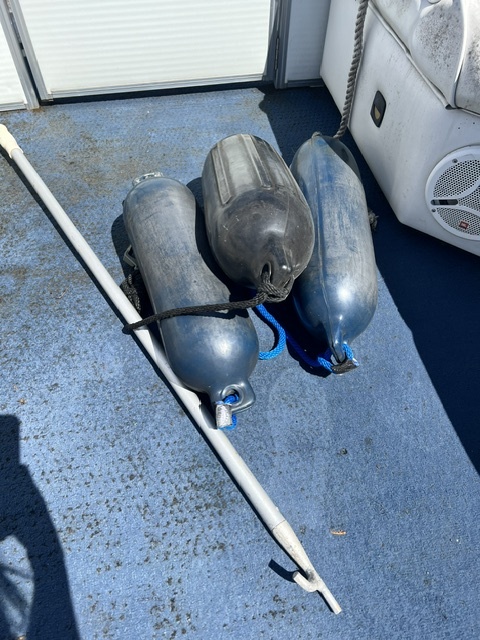 USED 24' WEERES PONTOON W/40HP EVINRUDE 2-SRTOKE