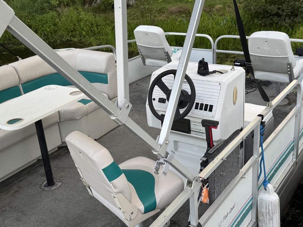 USED 1992 FORESTER 20' PONTOON W/40HP MERCURY
