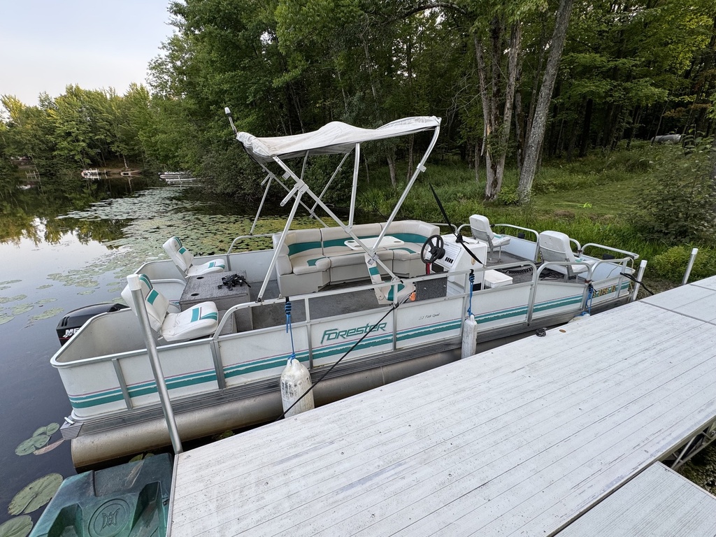USED 1992 FORESTER 20' PONTOON W/40HP MERCURY