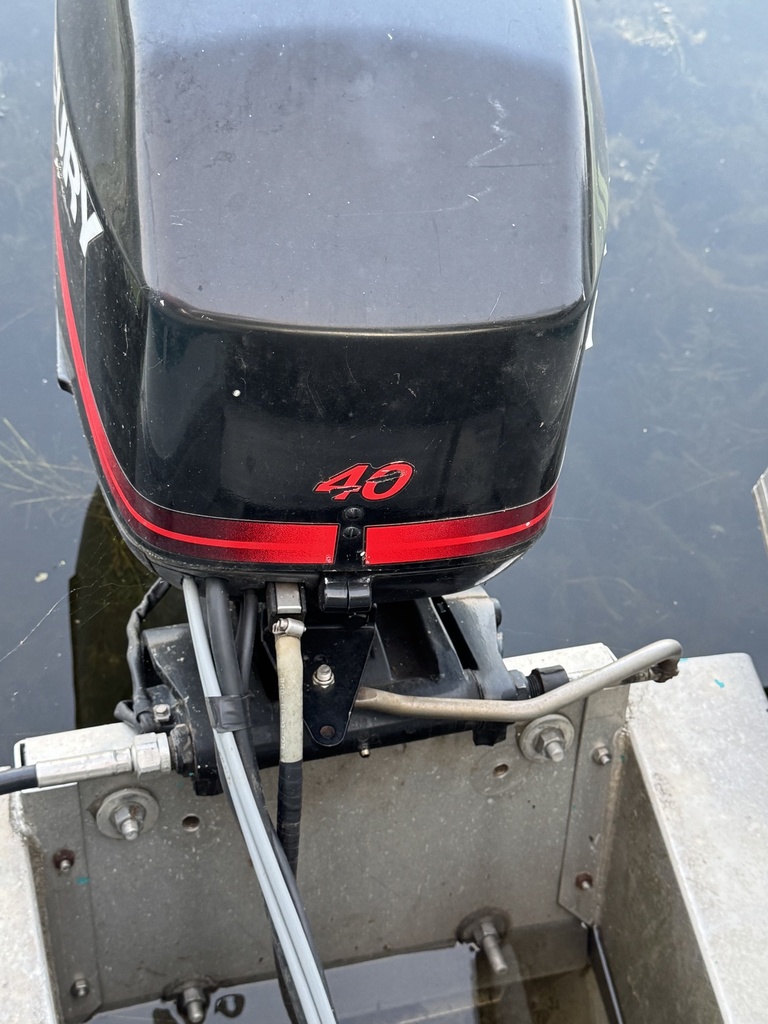 USED 1992 FORESTER 20' PONTOON W/40HP MERCURY