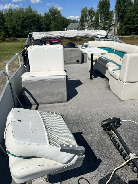 USED 1992 FORESTER 20' PONTOON W/40HP MERCURY
