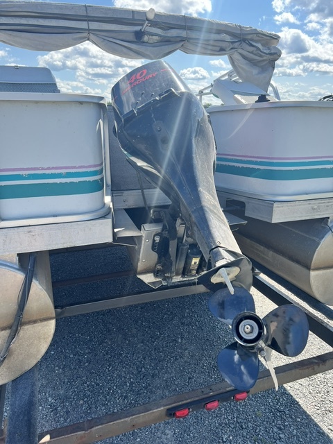 USED 1992 FORESTER 20' PONTOON W/40HP MERCURY