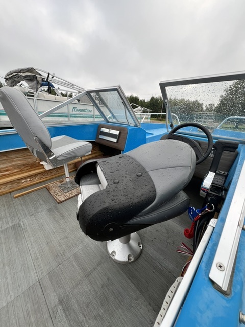 USED 1971 LARSON W/40HP HONDA
