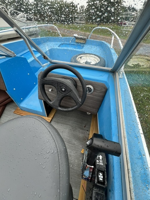 USED 1971 LARSON W/40HP HONDA