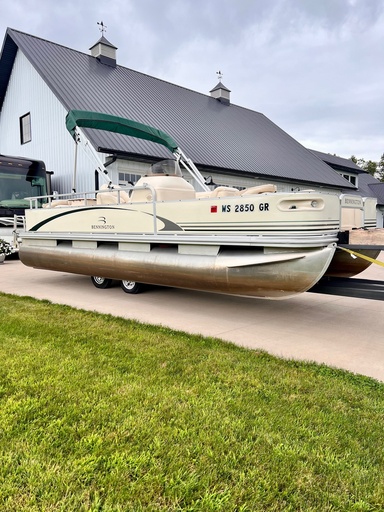 USED 2004 20' BENNINGTON W/60HP BIG FOOT MERC